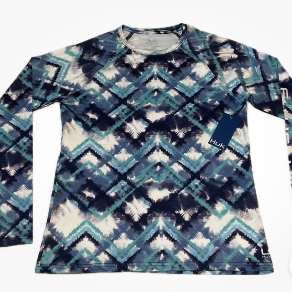 Huk Pursuit Volley Quick-Dry Fishing Shorts Quiet Harbor Blue & Long Sleeve Top - Picture 11 of 14